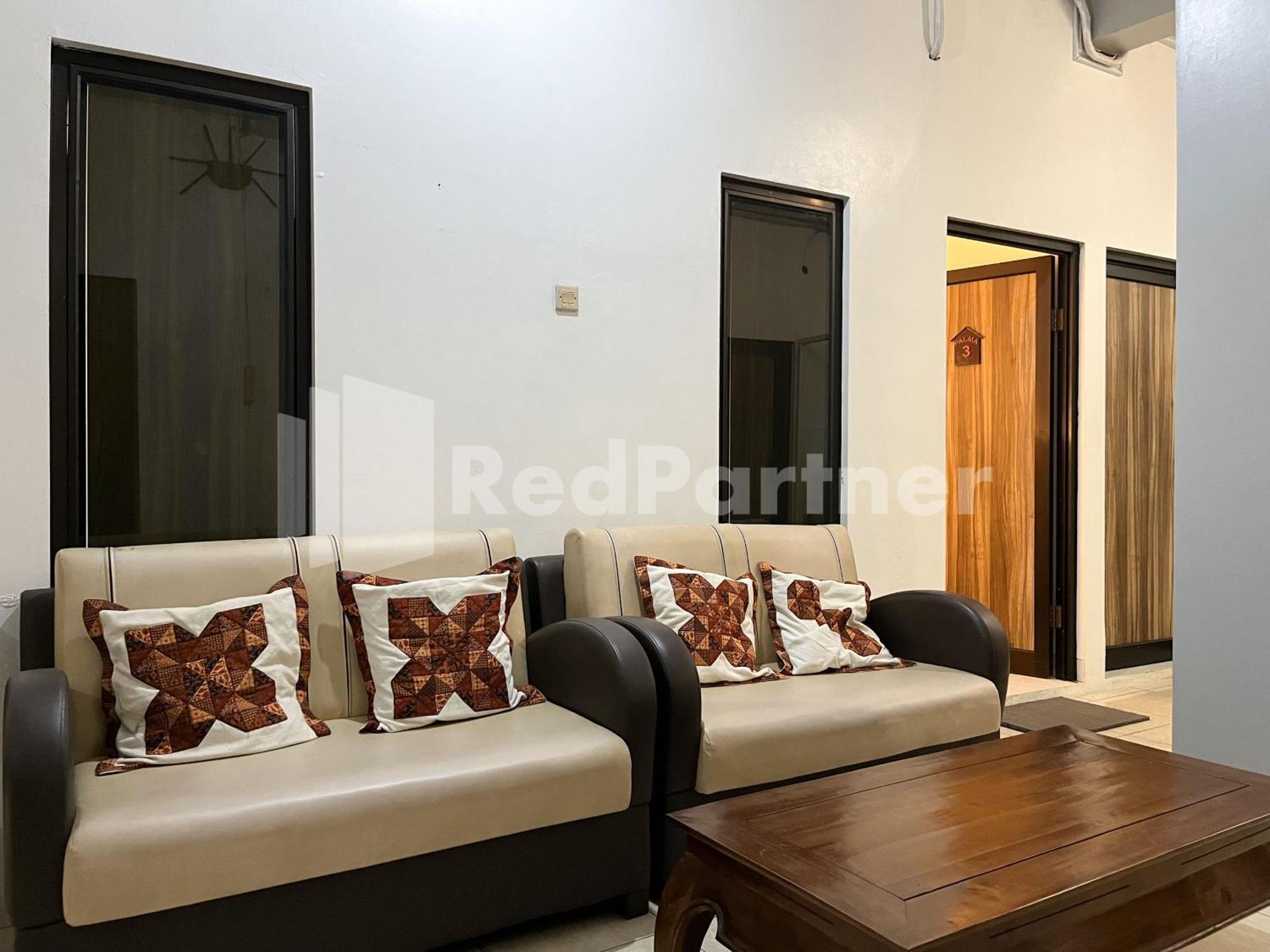 D Palma Near Lokananta Manahan Mitra Reddoorz Surakarta  Exterior photo