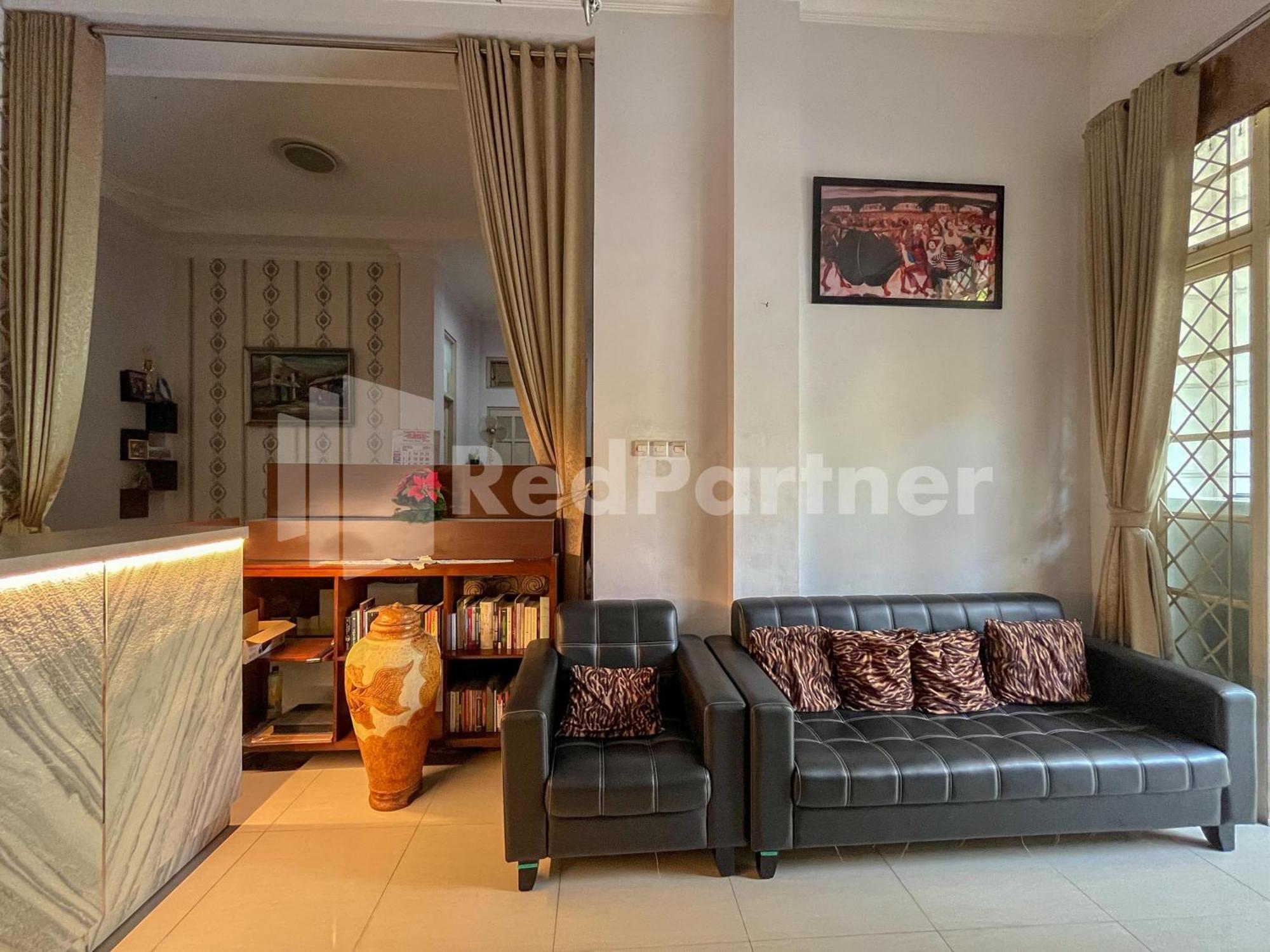 D Palma Near Lokananta Manahan Mitra Reddoorz Surakarta  Exterior photo