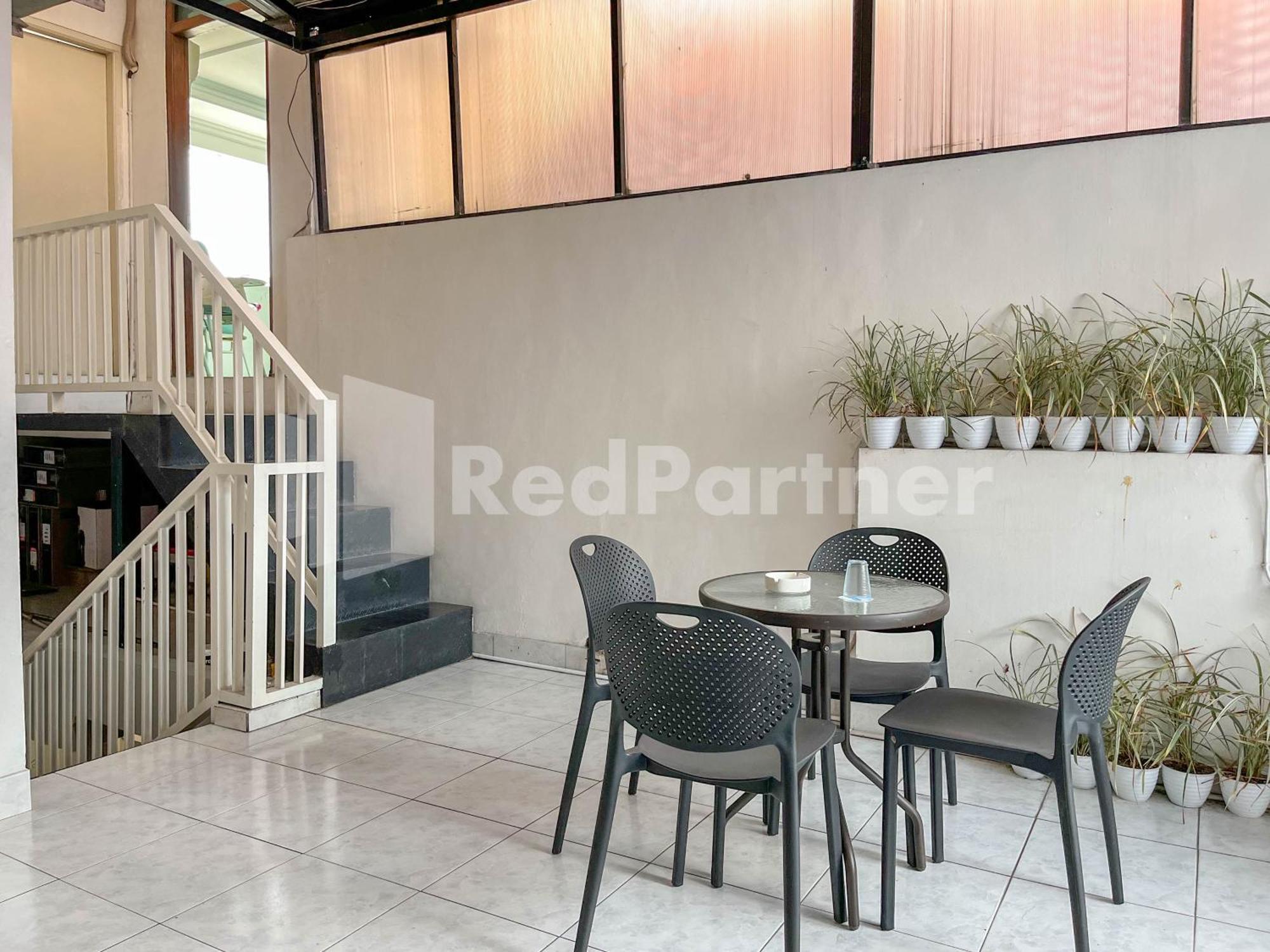 D Palma Near Lokananta Manahan Mitra Reddoorz Surakarta  Exterior photo